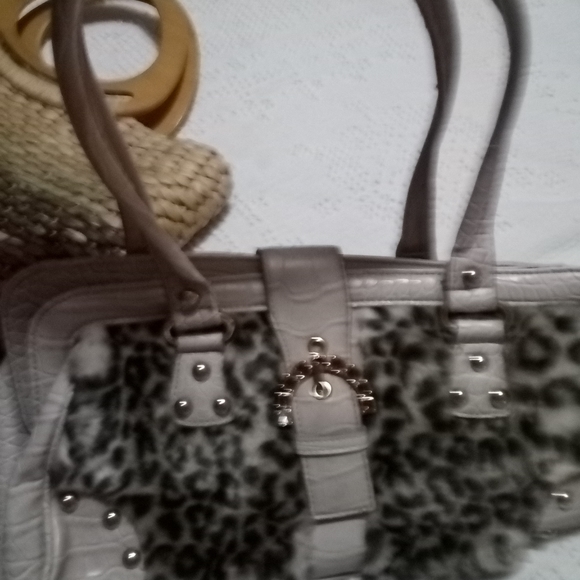 Variety of lovely purses $ 10.00 each - Picture 12 of 12